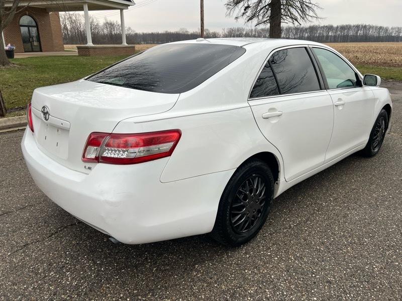 Toyota Camry LE 6-Spd AT 2011