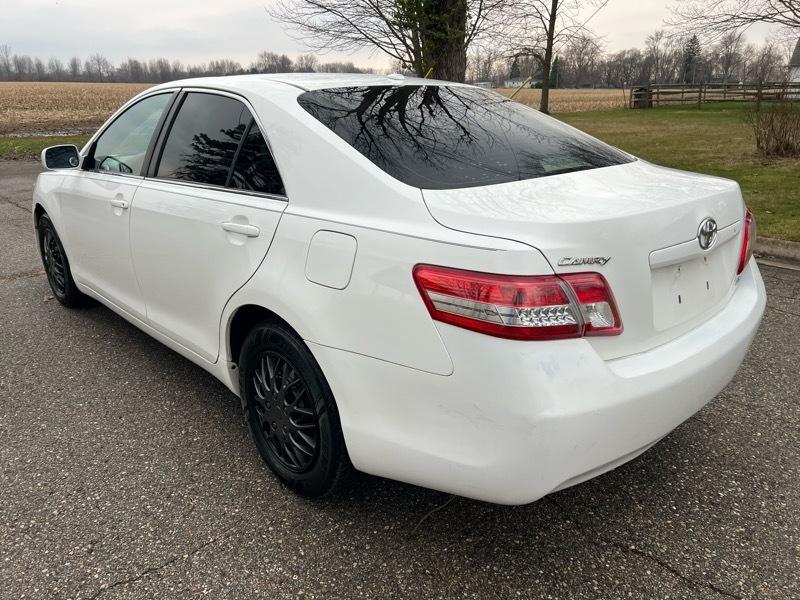 Toyota Camry LE 6-Spd AT 2011