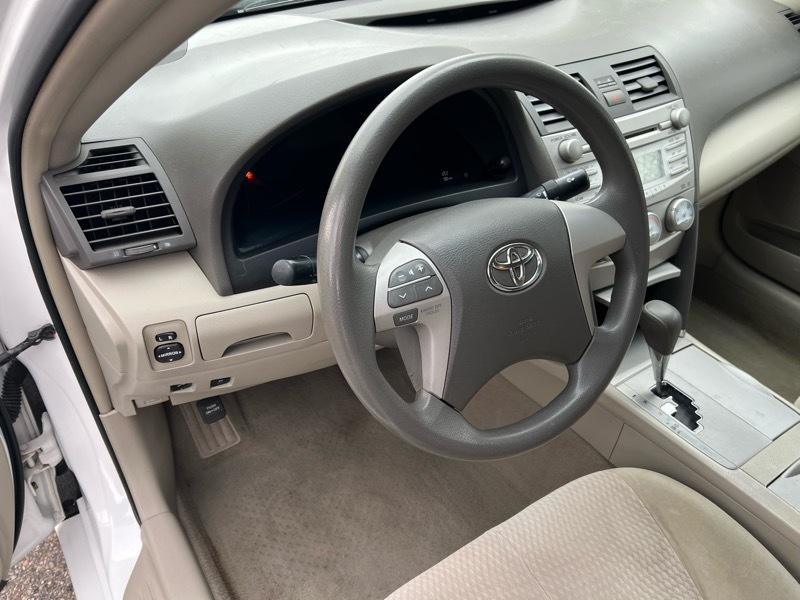 Toyota Camry LE 6-Spd AT 2011