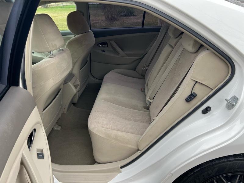 Toyota Camry LE 6-Spd AT 2011