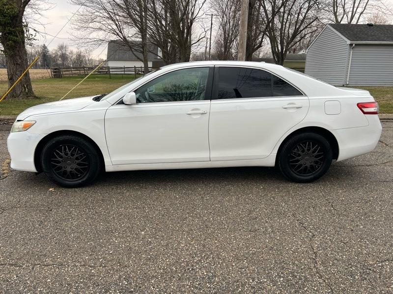 Toyota Camry LE 6-Spd AT 2011