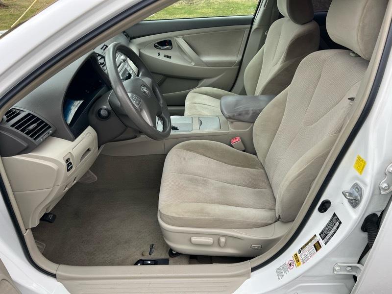 Toyota Camry LE 6-Spd AT 2011