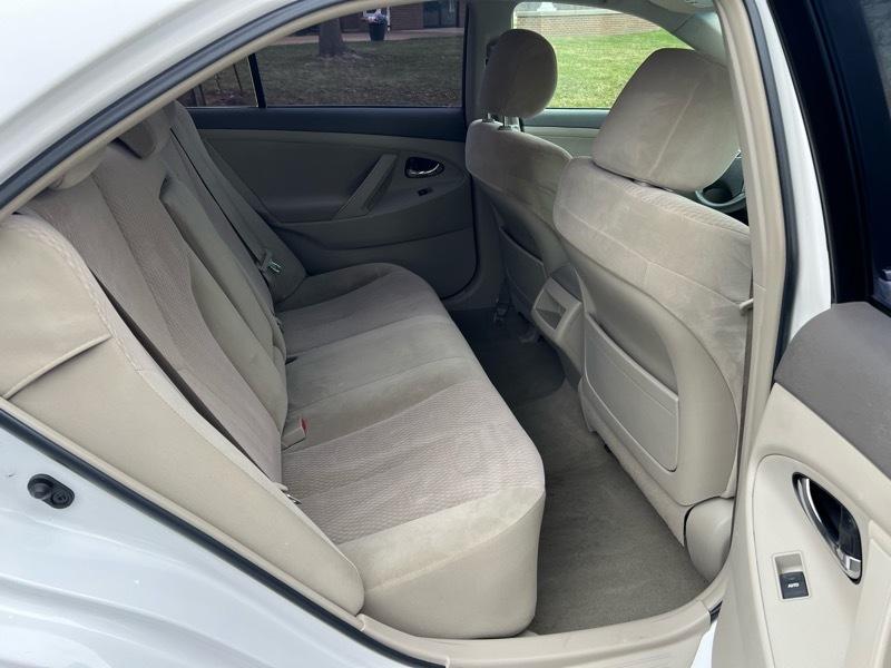 Toyota Camry LE 6-Spd AT 2011