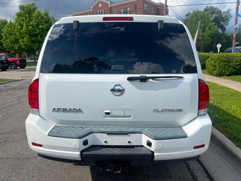 Nissan Armada Platinum 4WD 2011