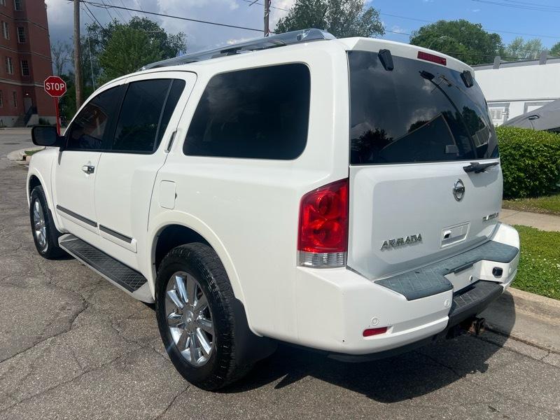 Nissan Armada Platinum 4WD 2011