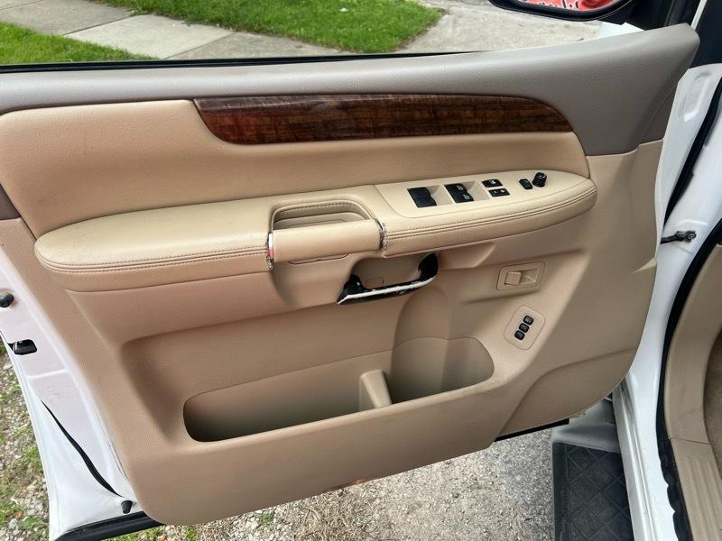 Nissan Armada Platinum 4WD 2011