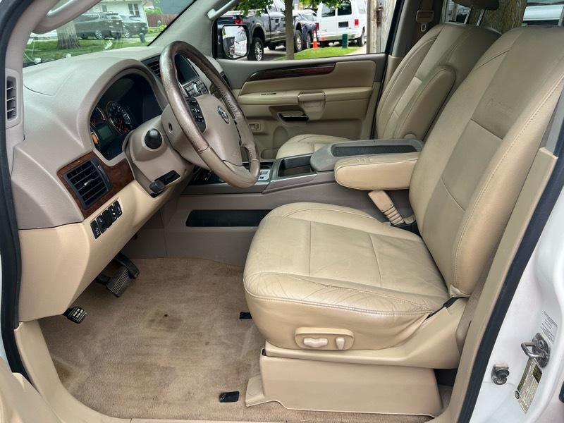 Nissan Armada Platinum 4WD 2011