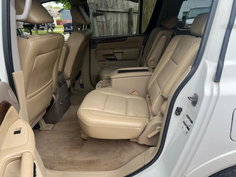 Nissan Armada Platinum 4WD 2011