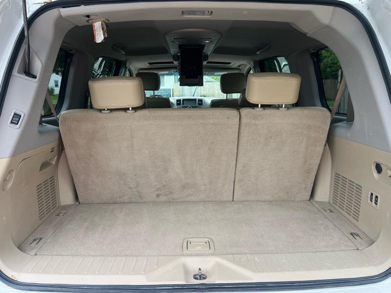 Nissan Armada Platinum 4WD 2011