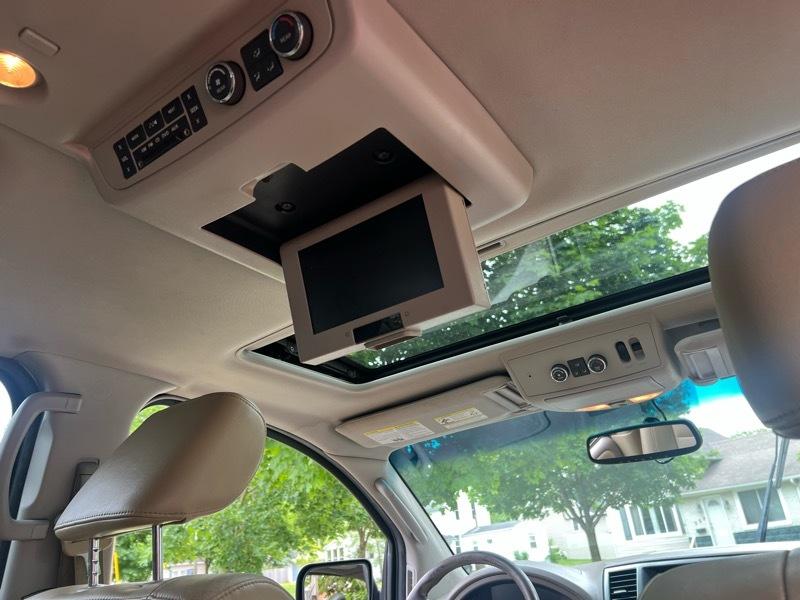Nissan Armada Platinum 4WD 2011