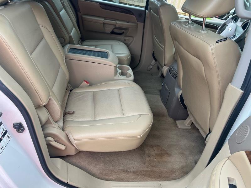Nissan Armada Platinum 4WD 2011