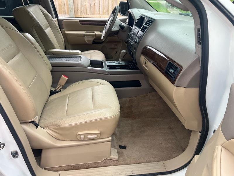 Nissan Armada Platinum 4WD 2011
