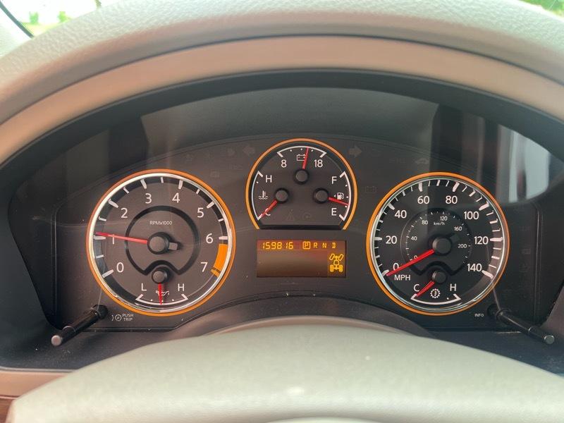 Nissan Armada Platinum 4WD 2011