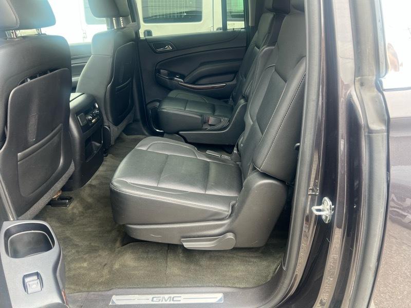 GMC Yukon XL SLT 1/2 Ton 4WD 2015