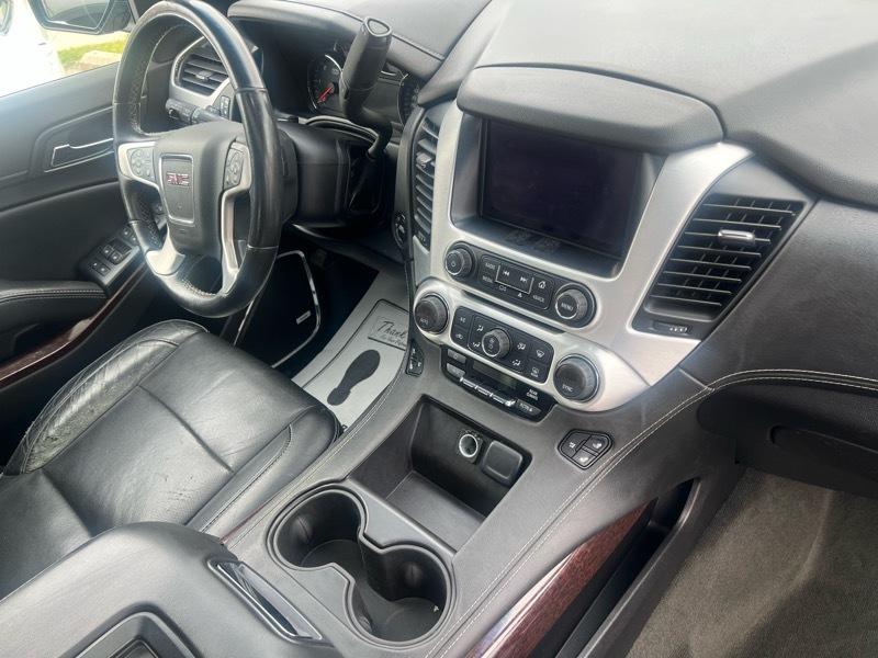 GMC Yukon XL SLT 1/2 Ton 4WD 2015