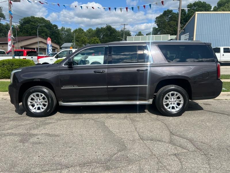 GMC Yukon XL SLT 1/2 Ton 4WD 2015