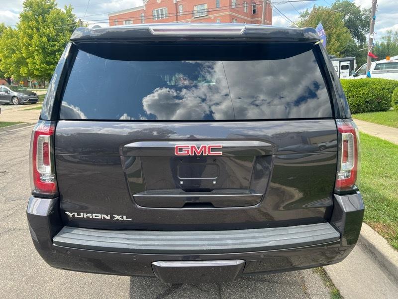 GMC Yukon XL SLT 1/2 Ton 4WD 2015