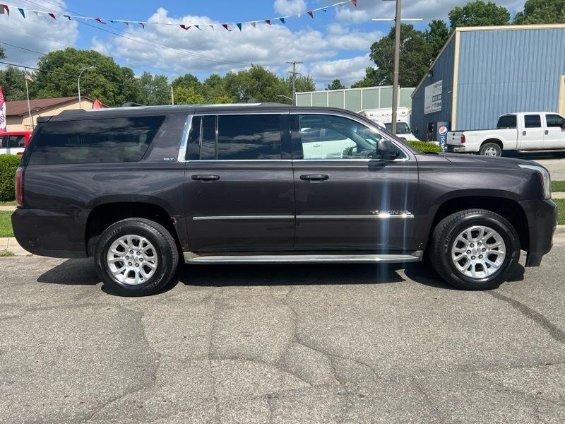 GMC Yukon XL SLT 1/2 Ton 4WD 2015