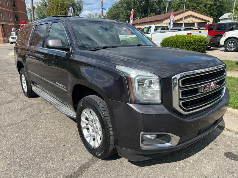 GMC Yukon XL SLT 1/2 Ton 4WD 2015
