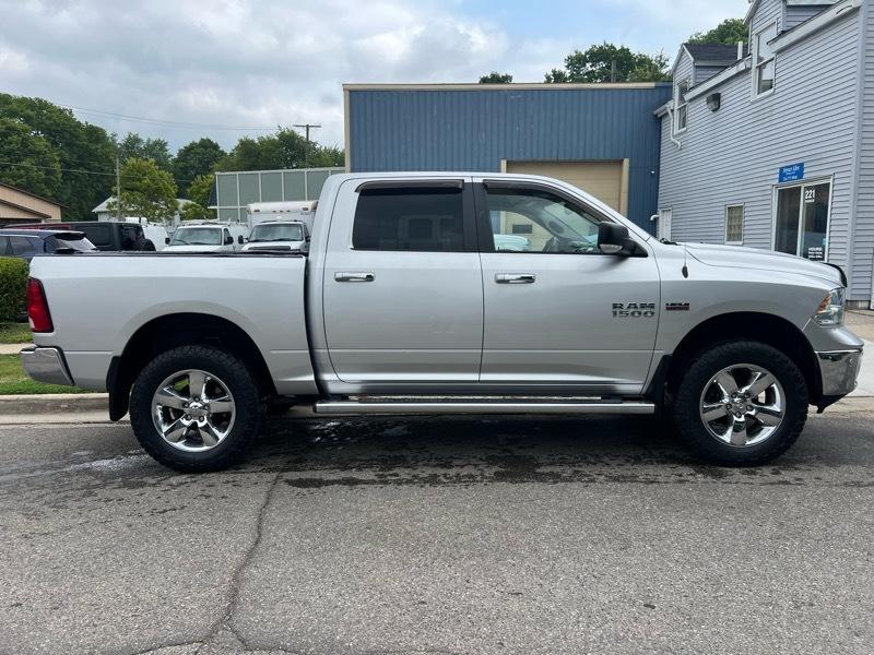 RAM 1500 SLT Crew Cab SWB 4WD 2017