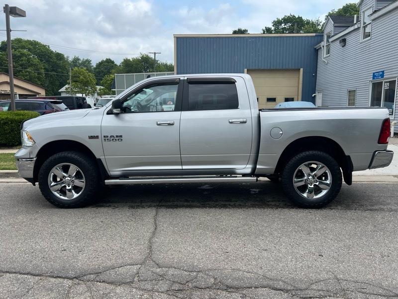 RAM 1500 SLT Crew Cab SWB 4WD 2017