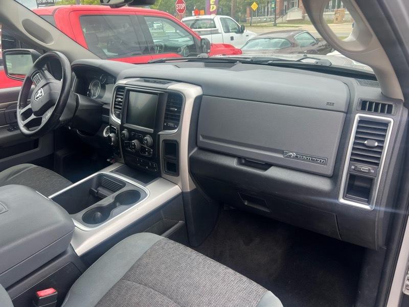 RAM 1500 SLT Crew Cab SWB 4WD 2017