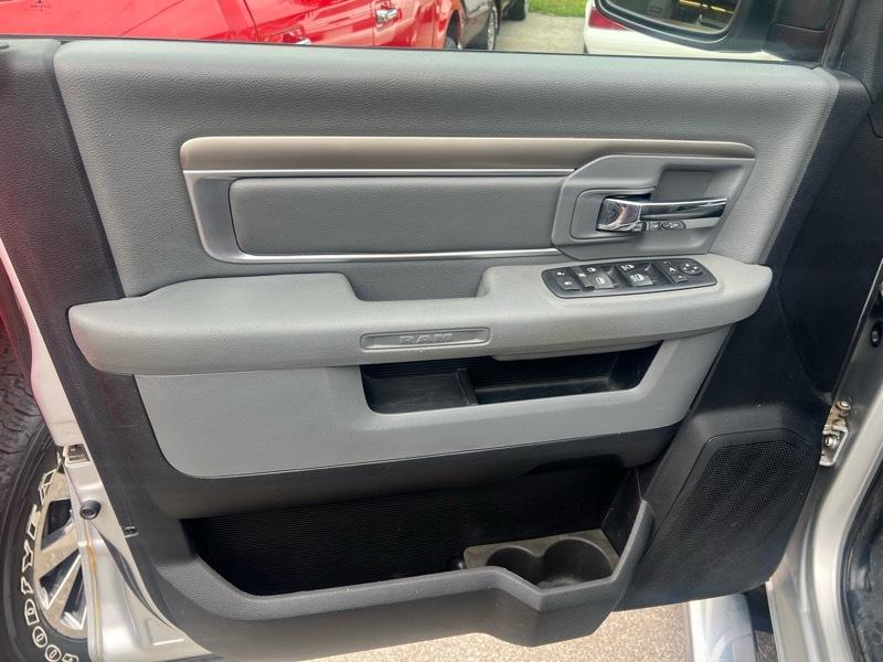 RAM 1500 SLT Crew Cab SWB 4WD 2017