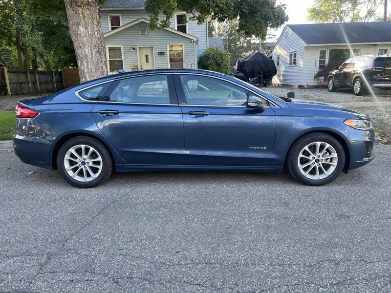 Ford Fusion Hybrid SEL 2019