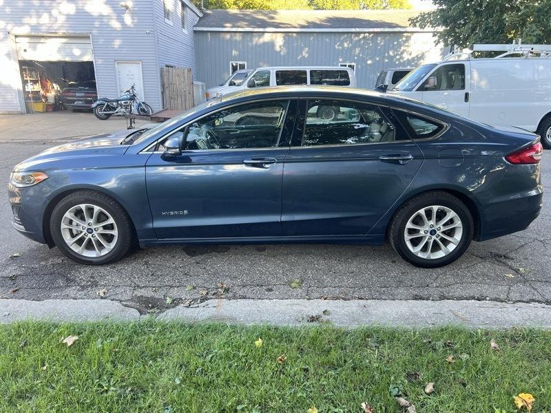 Ford Fusion Hybrid SEL 2019