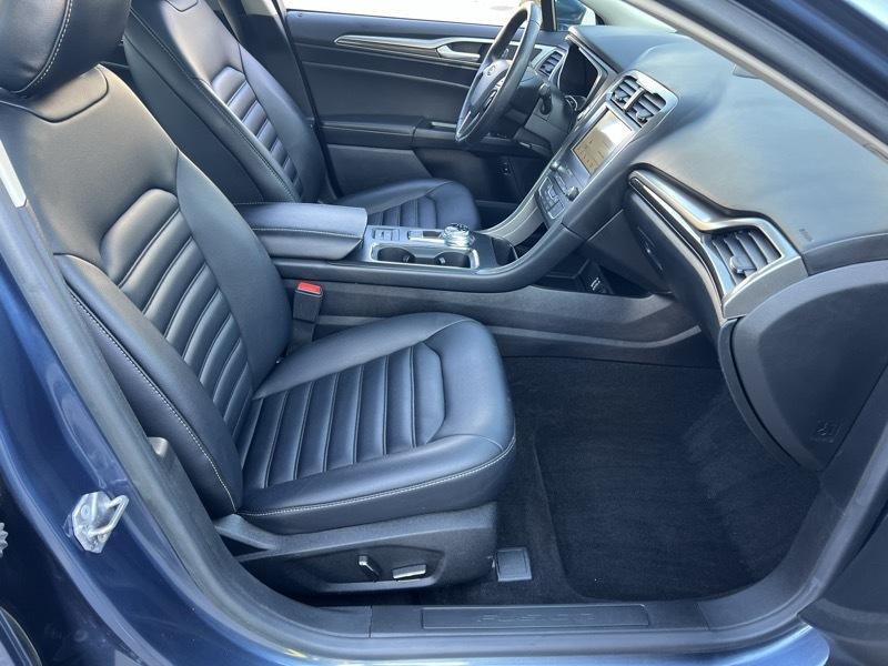 Ford Fusion Hybrid SEL 2019