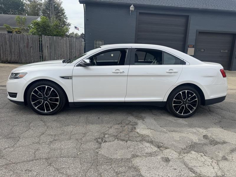 Ford Taurus Limited AWD 2018