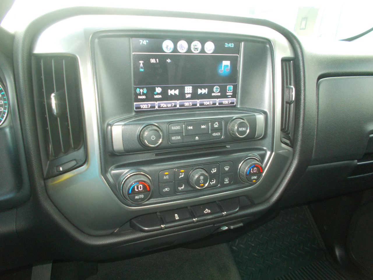 Chevrolet Silverado 1500 LT Double Cab 4WD 2017 Chevrolet Silverado 1500 LT Double Cab 4WD 2017