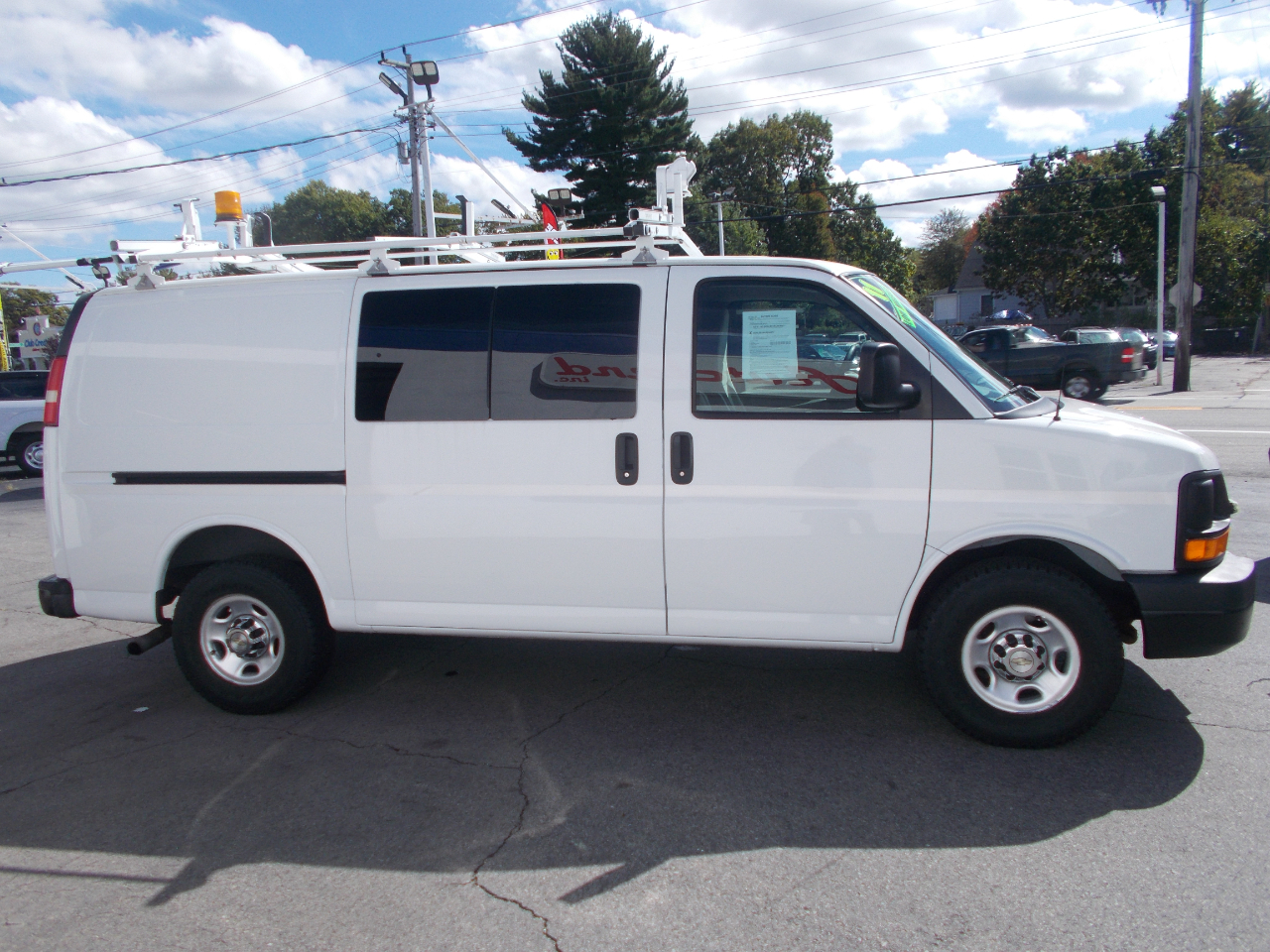 2011 Chevrolet Express Cargo photo 2
