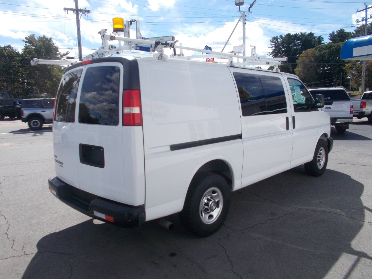2011 Chevrolet Express Cargo photo 3