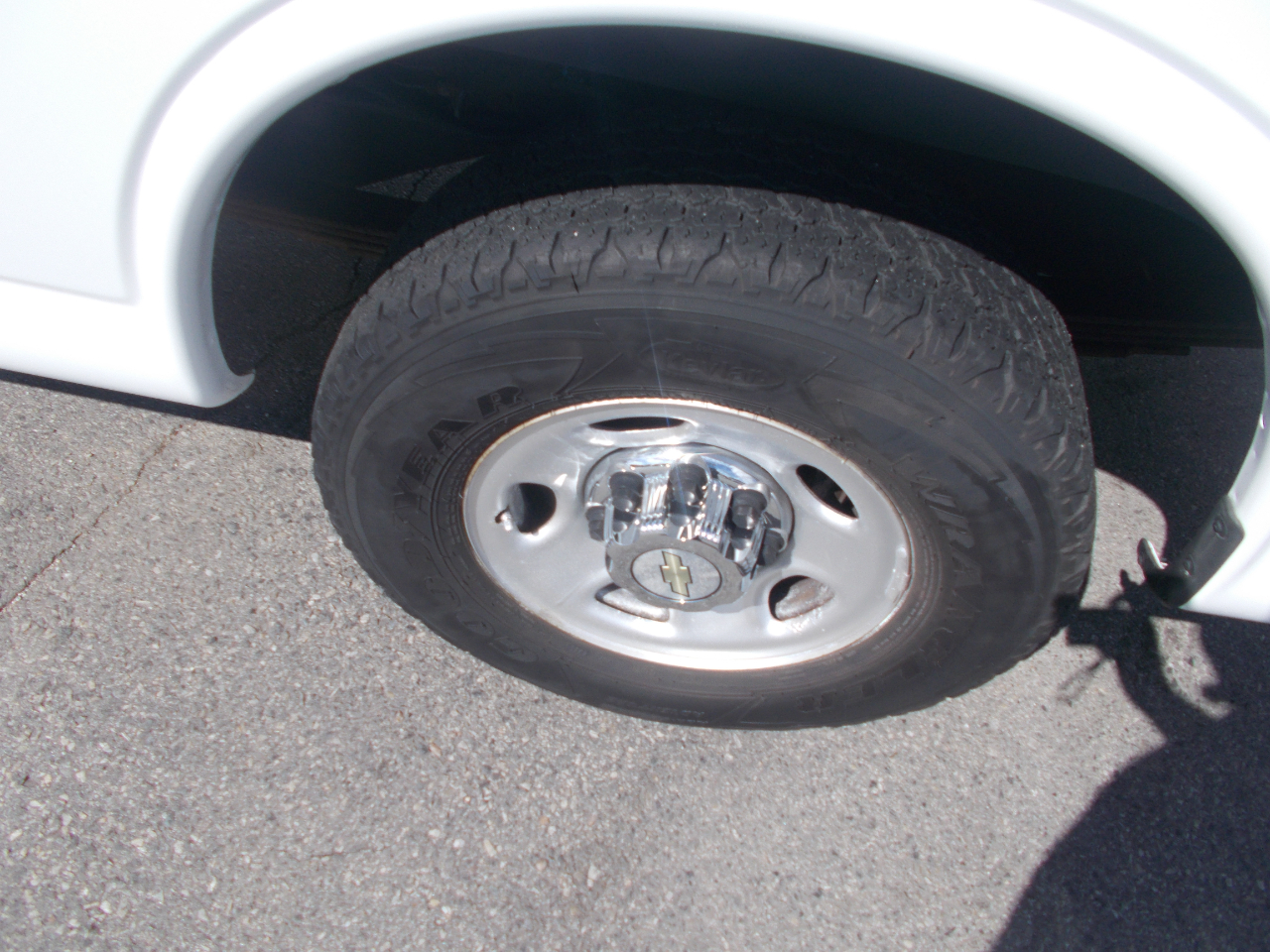 2011 Chevrolet Express Cargo photo 6