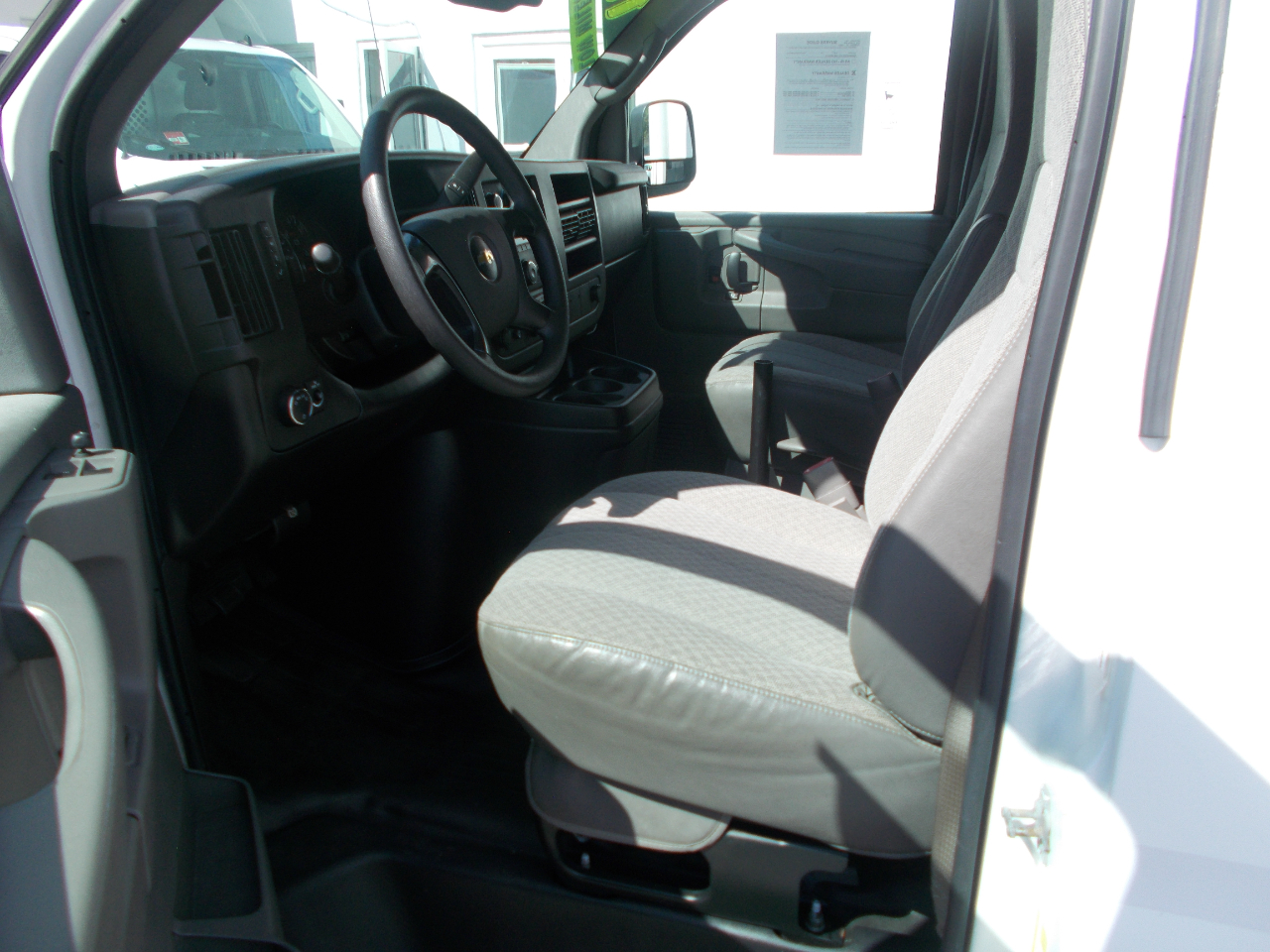 2011 Chevrolet Express Cargo photo 7