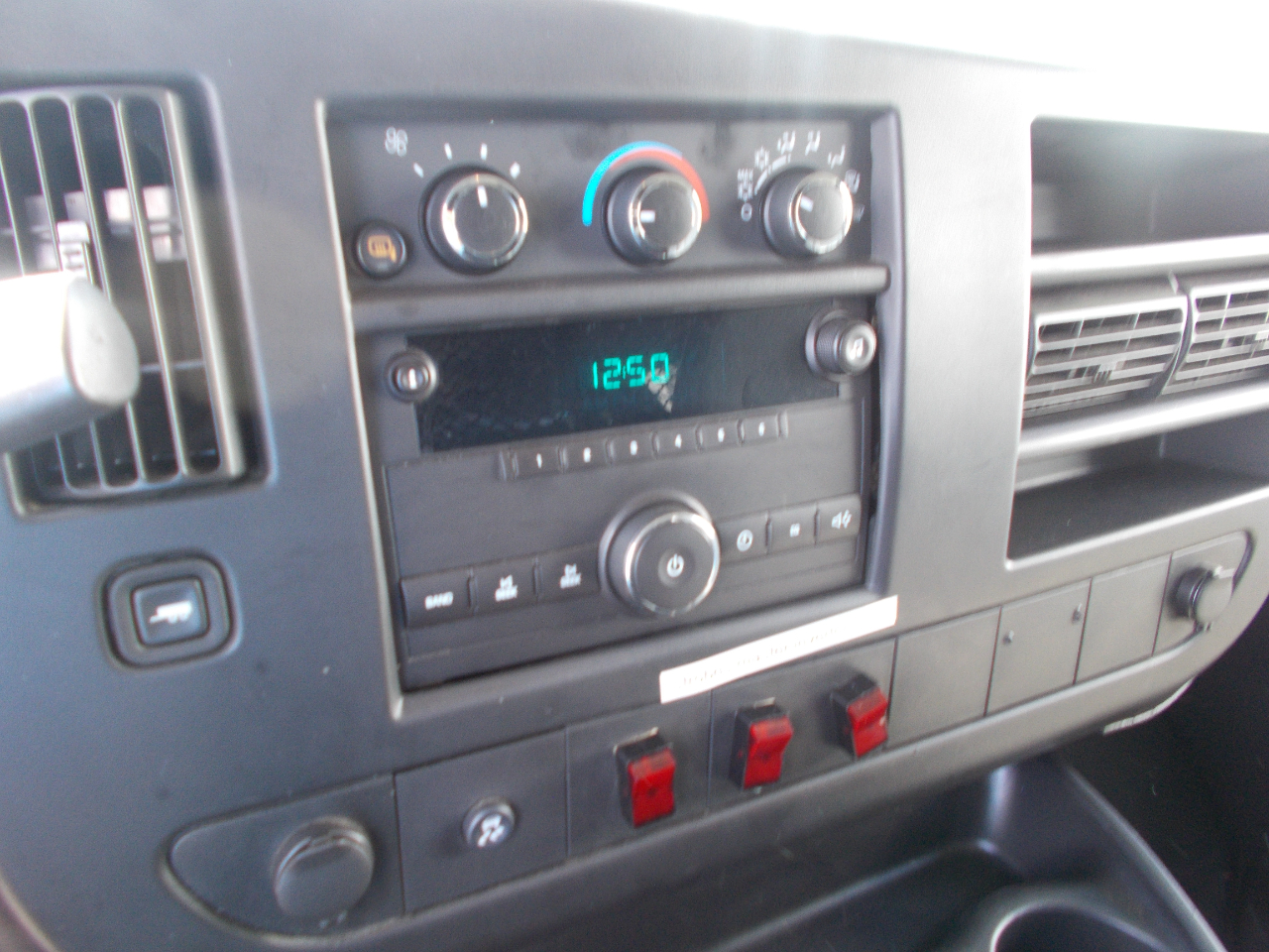 2011 Chevrolet Express Cargo photo 9