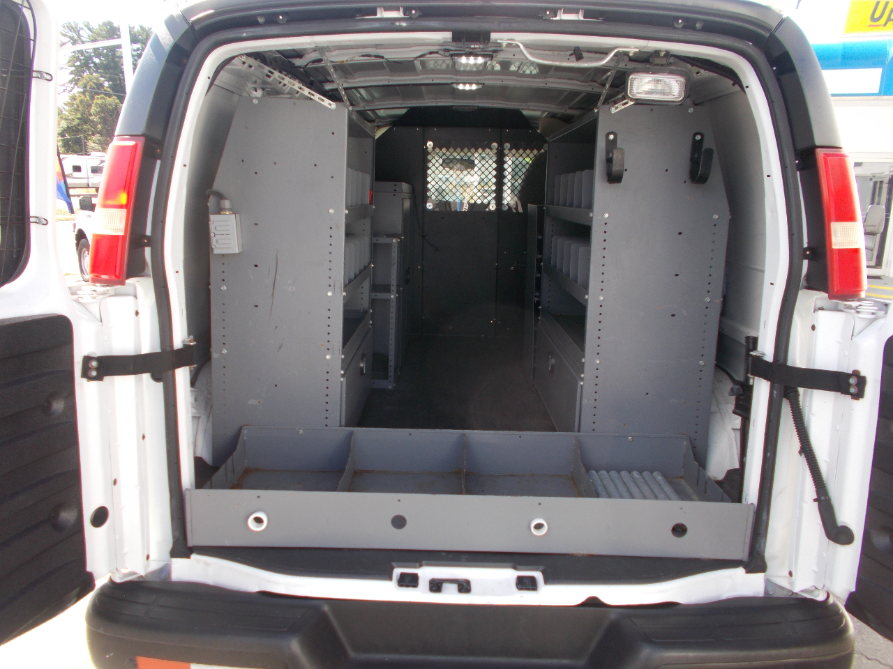2011 Chevrolet Express Cargo photo 11