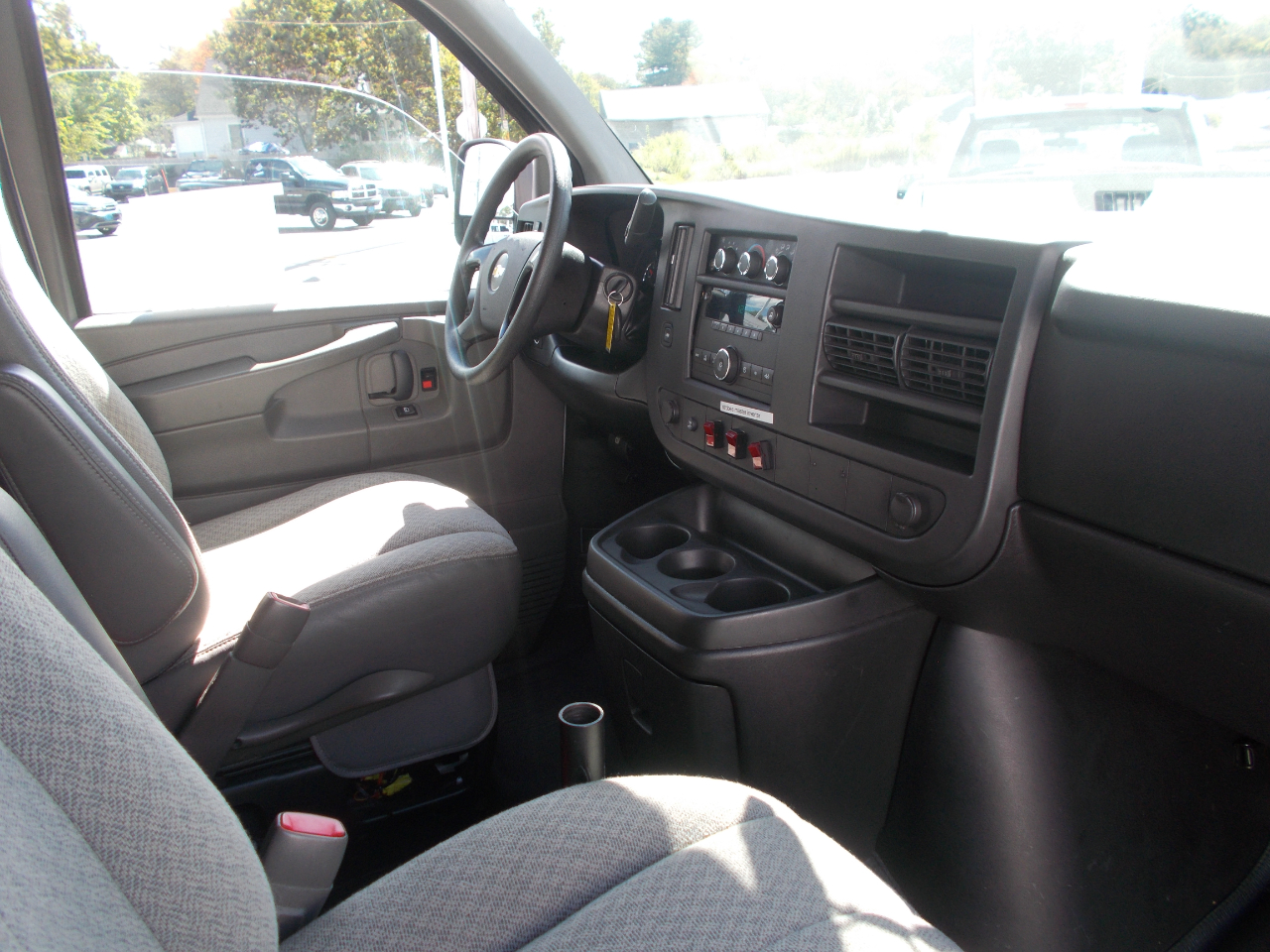 2011 Chevrolet Express Cargo photo 14