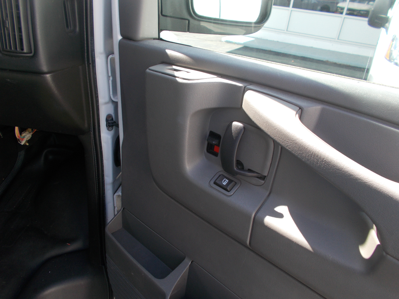 2011 Chevrolet Express Cargo photo 15