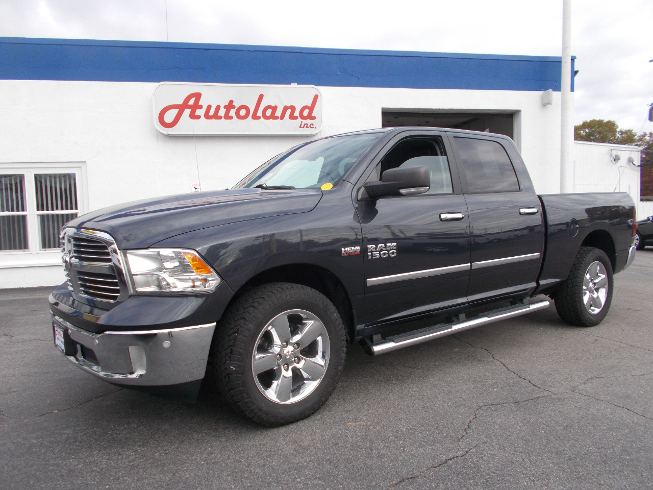 RAM 1500 SLT Crew Cab 4WD 2017 RAM 1500 SLT Crew Cab 4WD 2017