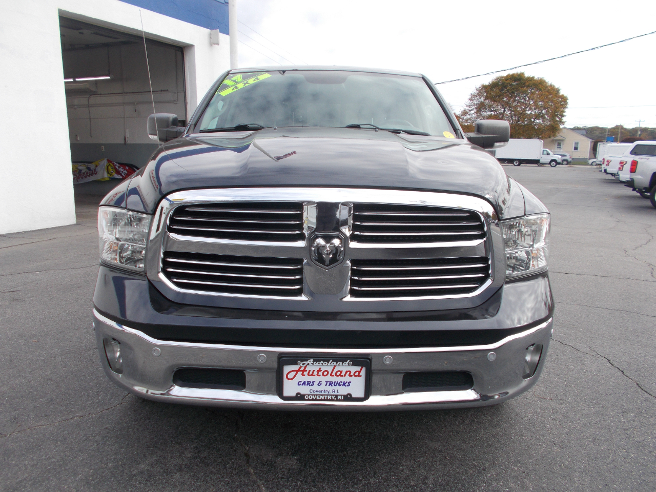 RAM 1500 SLT Crew Cab 4WD 2017 RAM 1500 SLT Crew Cab 4WD 2017
