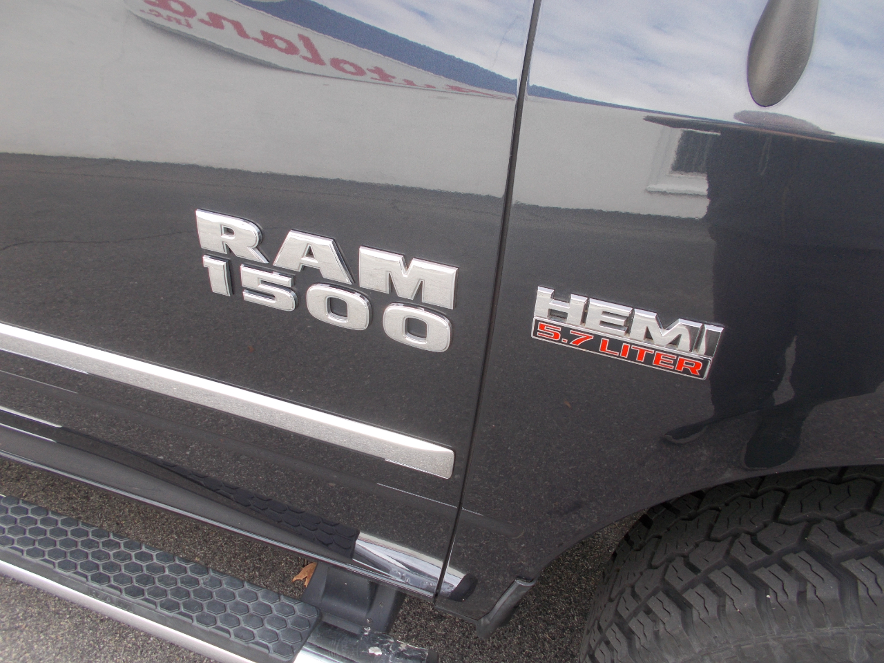 RAM 1500 SLT Crew Cab 4WD 2017 RAM 1500 SLT Crew Cab 4WD 2017