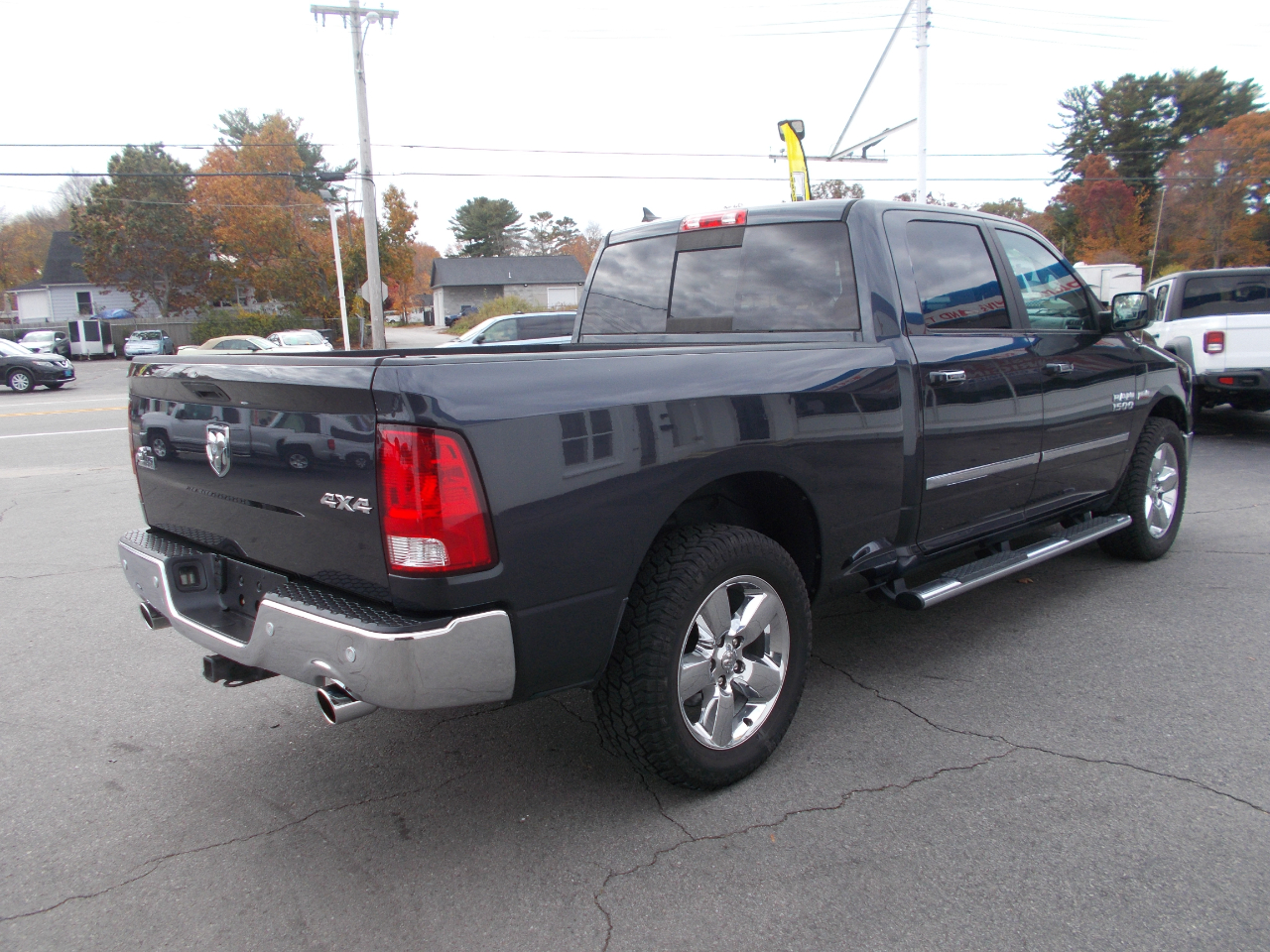 RAM 1500 SLT Crew Cab 4WD 2017 RAM 1500 SLT Crew Cab 4WD 2017