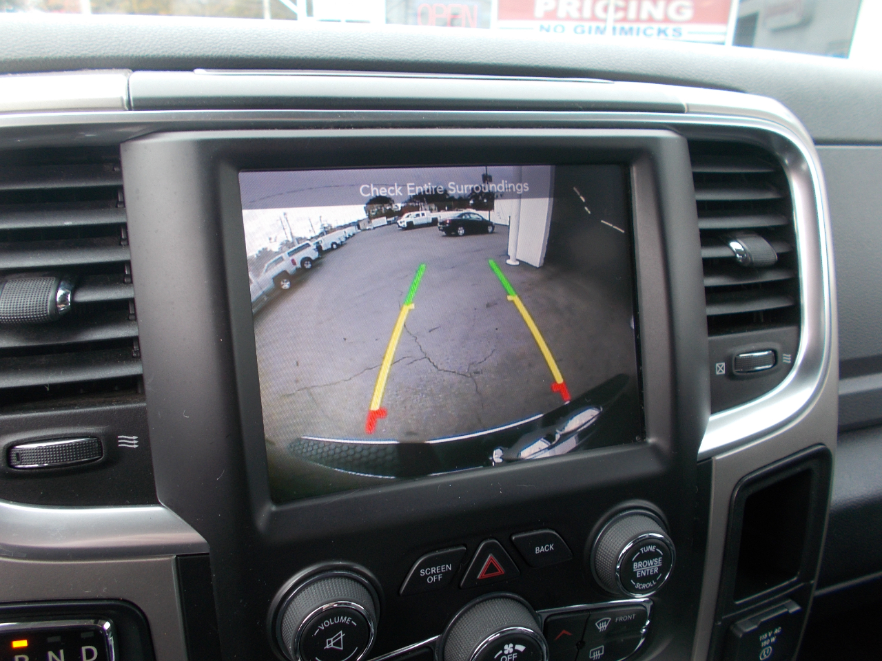 RAM 1500 SLT Crew Cab 4WD 2017 RAM 1500 SLT Crew Cab 4WD 2017