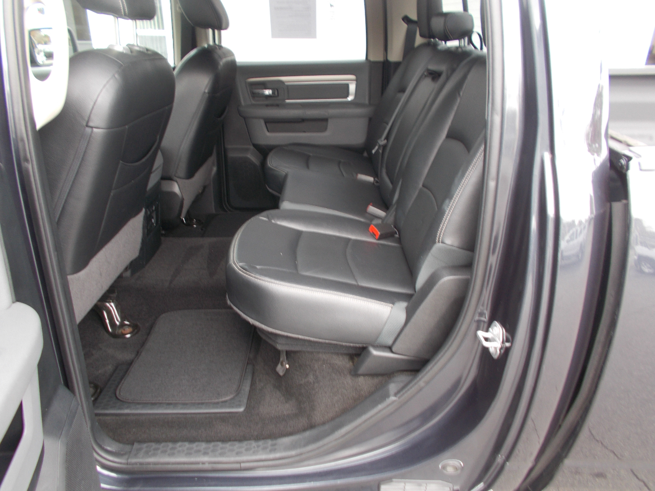 RAM 1500 SLT Crew Cab 4WD 2017 RAM 1500 SLT Crew Cab 4WD 2017