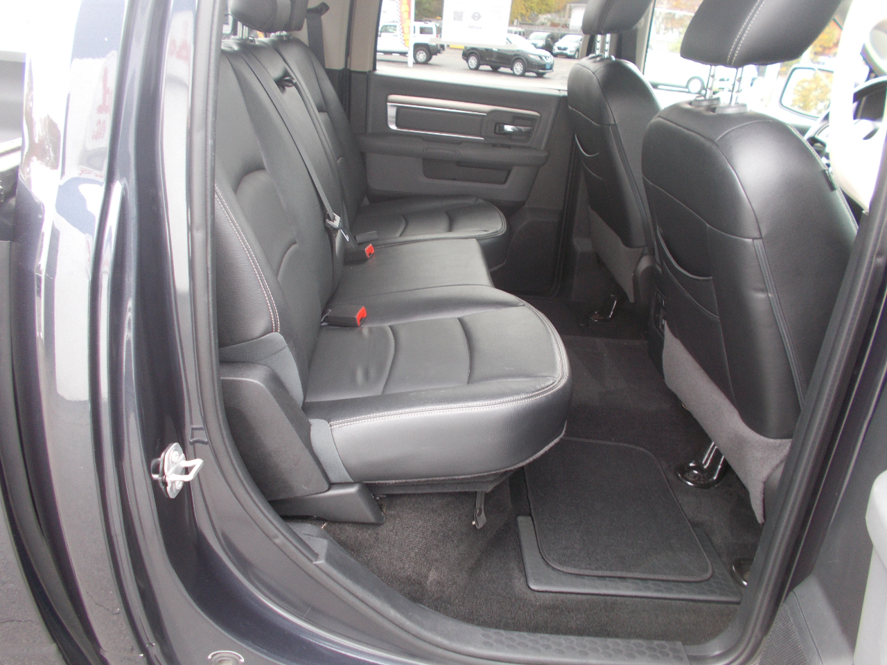 RAM 1500 SLT Crew Cab 4WD 2017 RAM 1500 SLT Crew Cab 4WD 2017
