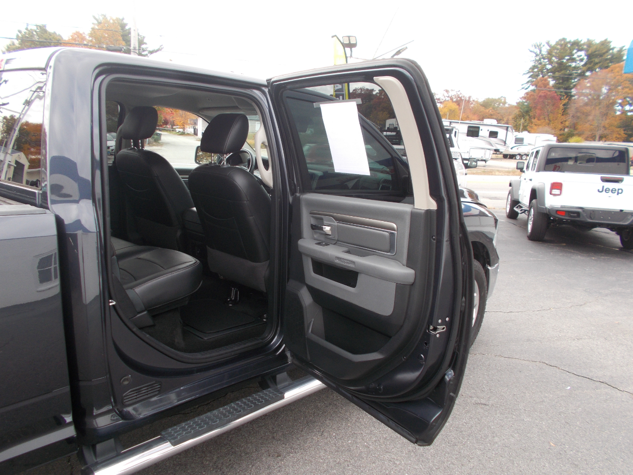 RAM 1500 SLT Crew Cab 4WD 2017 RAM 1500 SLT Crew Cab 4WD 2017