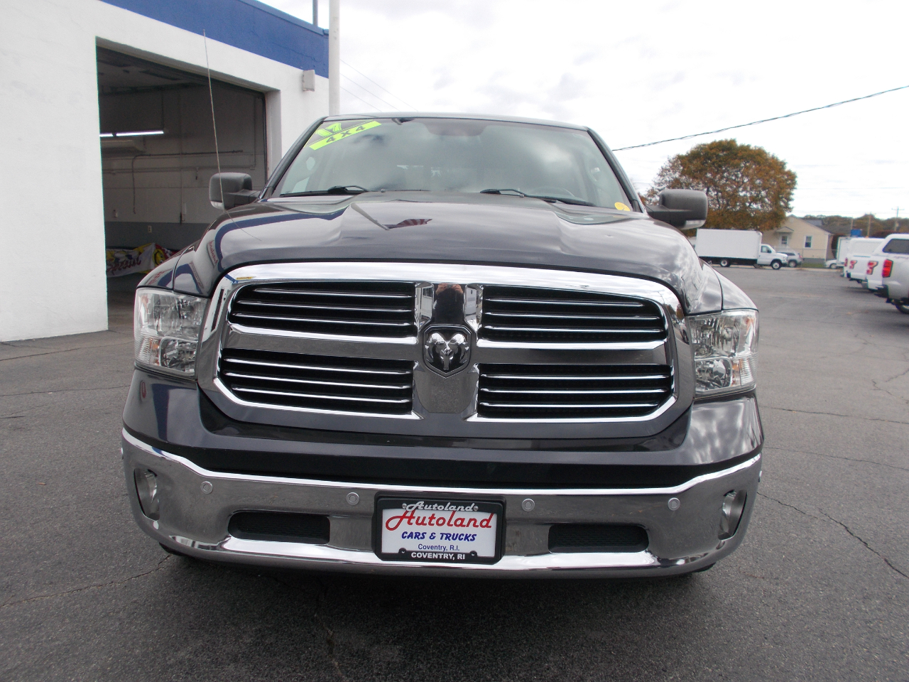 RAM 1500 SLT Crew Cab 4WD 2017 RAM 1500 SLT Crew Cab 4WD 2017
