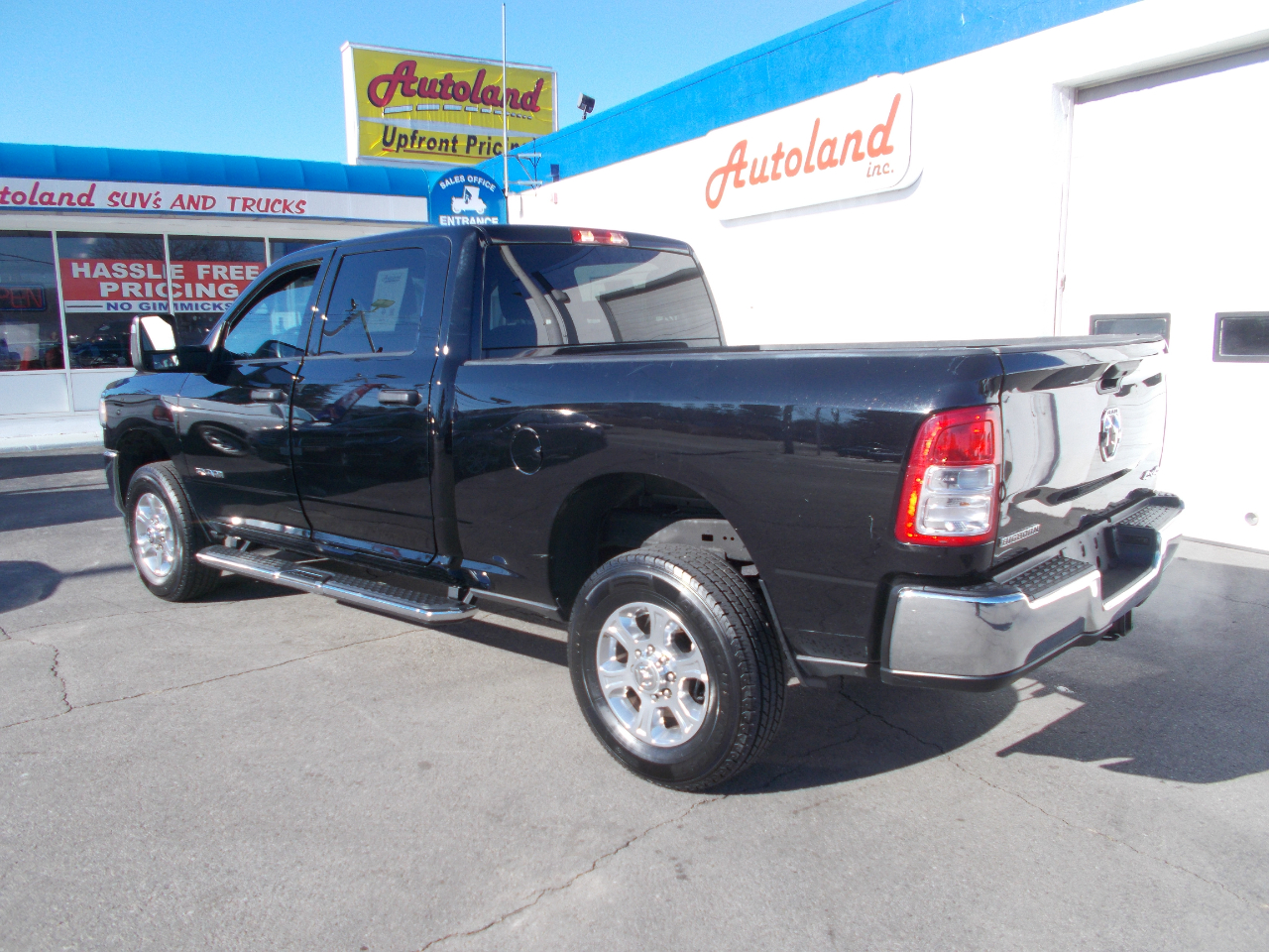 RAM 2500 Tradesman Crew Cab SWB 4WD 2024